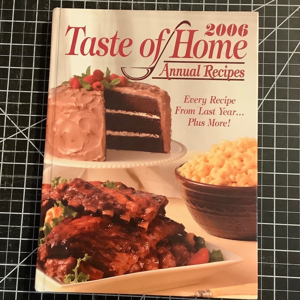Taste of Home 2006 Annual Recipes Cookbook with Red Accents
